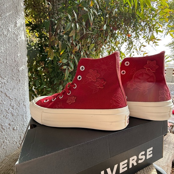 Red Chuck Taylor All Star Lift 3D Florals - Picture 5 of 9